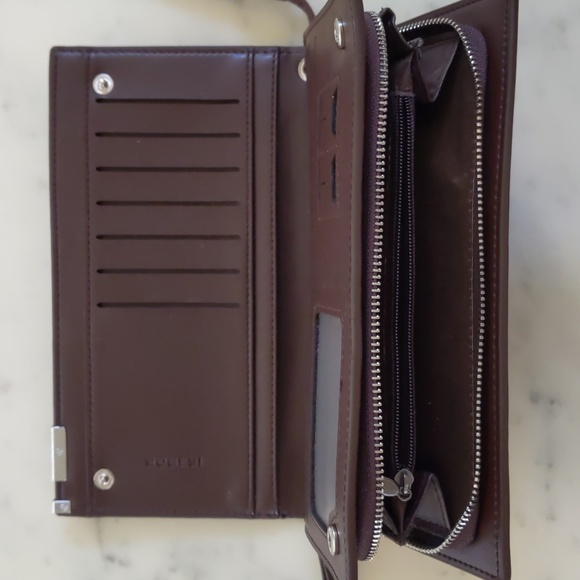 NWOT. Multi Layers Brown Clutche/Wristlet/Wallet. - Picture 3 of 4